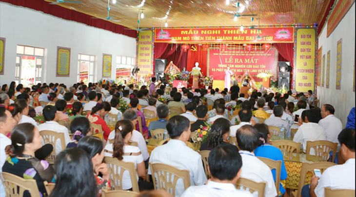 Lễ ra mắt Trung tâm Nghiên cứu bảo tồn và phát huy văn hóa tâm linh có đông đảo người dân tham dự.