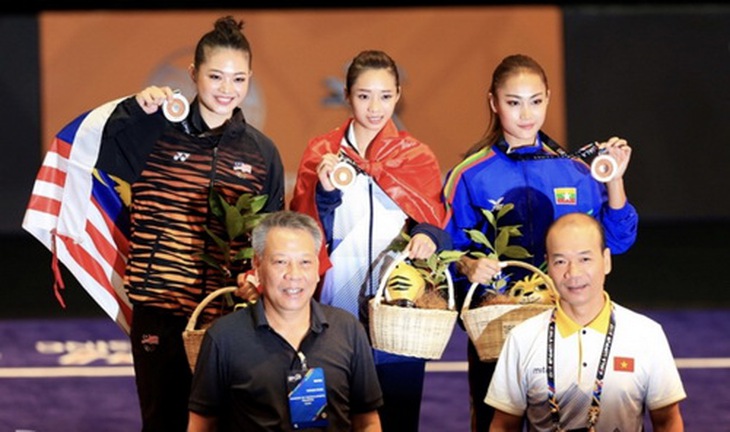 Thúy Vi với tấm HCV mở hàng cho TTVN tại SEA Games 29. Ảnh: Minh Tuấn