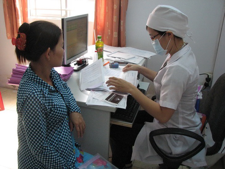 Khám bệnh, tư vấn sức khỏe cho phụ nữ ở Bệnh viện Phụ sản Cần Thơ.