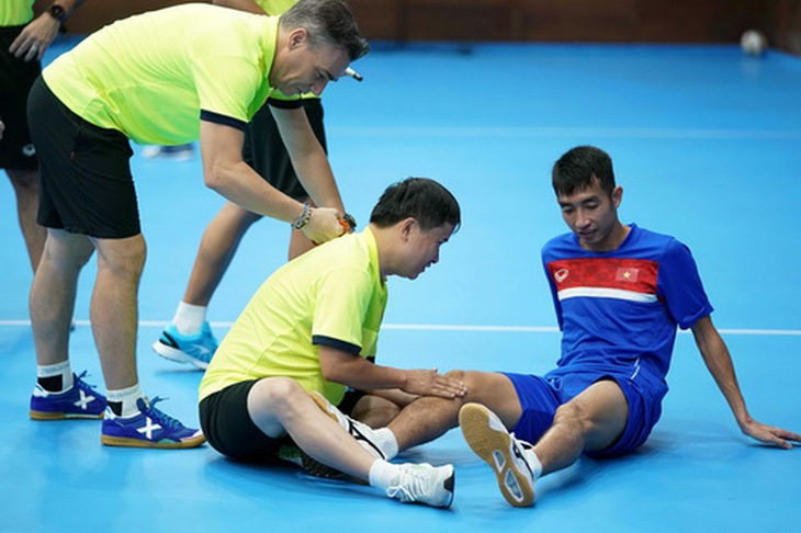 Đội ngũ bác sĩ chăm sóc cho VĐV tại SEA Games 29. (ảnh: TN)