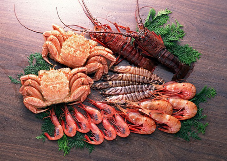 Lưu ý khi trẻ bị trớ trào ngược, cần đặt trẻ nằm nghiêng một bên để tránh sặc.