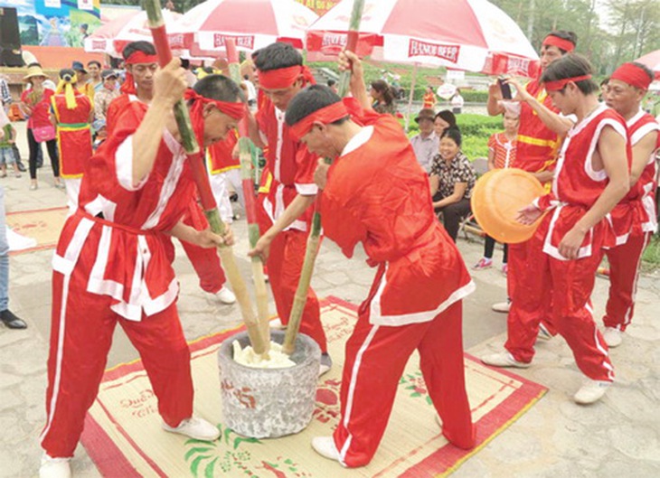 Hội thi làm bánh dày ở Phú Thọ.