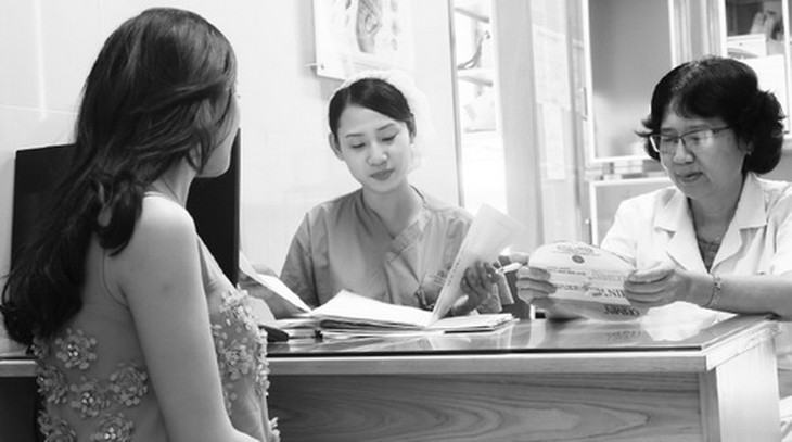 Khi mang thai cần khám thai định kỳ để bác sĩ khám và  tư vấn đầy đủ.