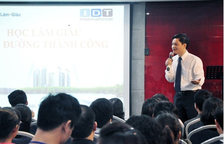 Phạm Thanh Hải trong một buổi  thuyết trình “Làm giàu khó hay dễ”.