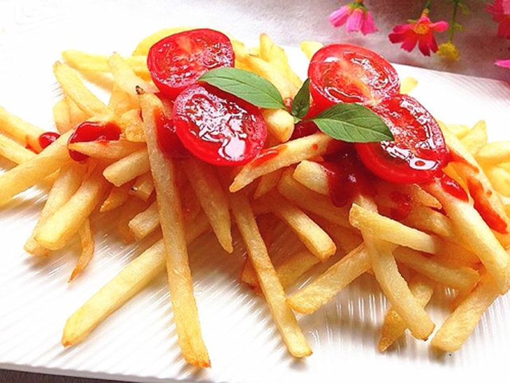 Khoai tây chiên giòn  - món ngon nhưng dễ đặt bạn vào nguy cơ tăng huyết áp.