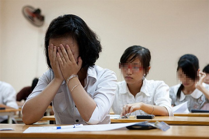Áp lực học tập, thi cử là một trong những yếu tố nguy cơ dẫn đến rối loạn tâm thần ở thanh thiếu niên (ảnh có tính minh họa).