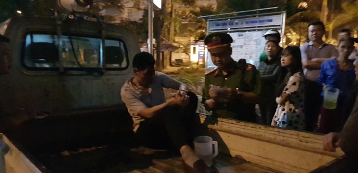Tài xế (ngồi trên thùng xe) gây ra vụ việc nghiêm trọng trên đã bị bắt khẩn cấp.
