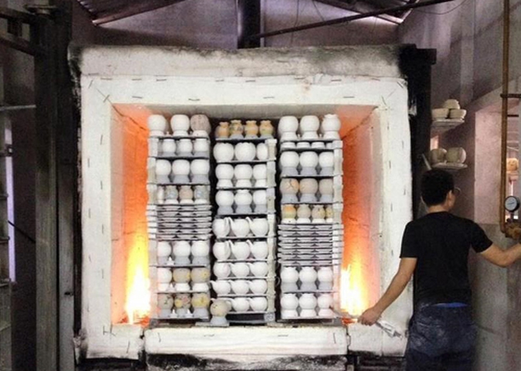 Lò nung ga hiện đại của làng gốm sứ Bát Tràng.