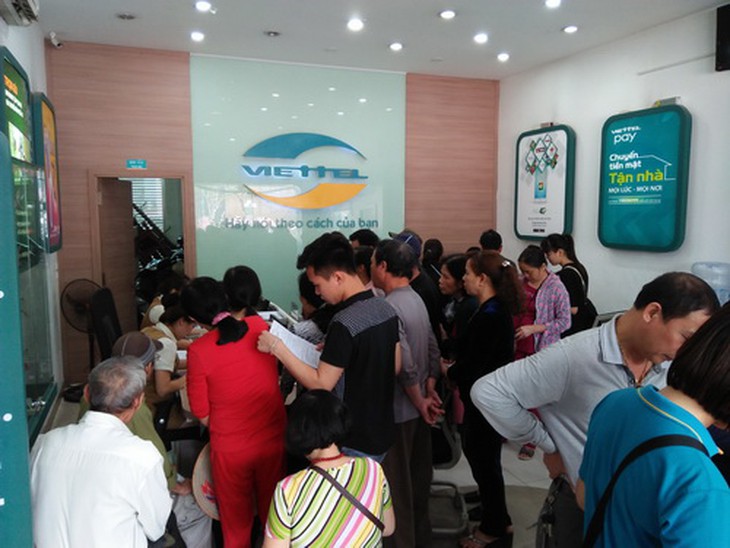 Sắp đến hạn cuối bổ sung thông tin, các điểm giao dịch, lượng khách hàng tăng đột biến.