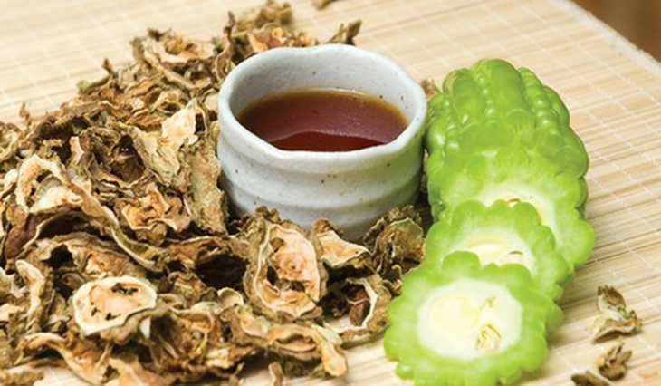 Mướp đắng, thức ăn vị thuốc thanh nhiệt giải thử, lợi niệu, trừ thấp trong ngày hè.