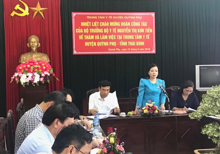 Bộ trưởng Bộ Y tế làm việc tại Trung tâm y tế Quỳnh Phụ - Thái Bình