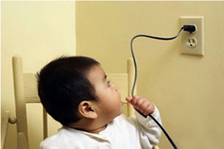 Cần quan tâm và giám sát chặt chẽ trẻ để tránh tai nạn.