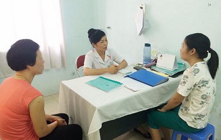 Tư vấn về sức khỏe tâm thần cho người bệnh.