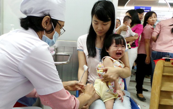Cần cho trẻ tiêm phòng đúng lịch để không bị mắc sởi .