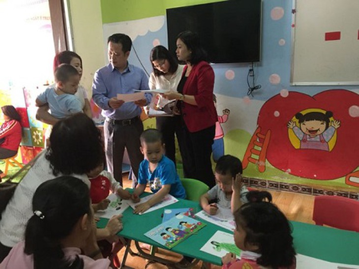 Ban Văn hóa - Xã hội, HĐND TP. Hà Nội khảo sát hoạt động của nhóm trẻ tư thục \ tại xã Kim Chung, huyện Đông Anh, Hà Nội.