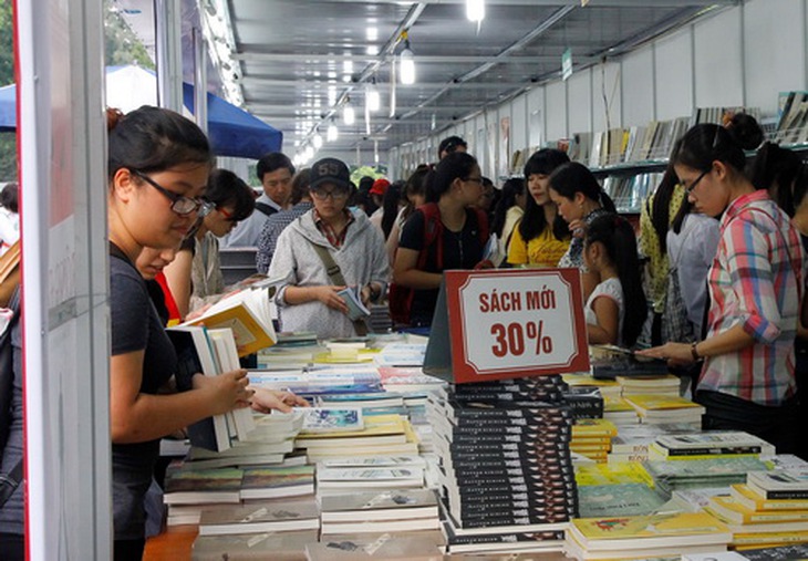Hàng trăm triệu bản sách đã đến với bạn đọc trong 6 tháng đầu năm 2018, tuy nhiên một số ít vẫn bị xử phạt vì vi phạm nội dung, bản quyền... (Ảnh minh họa).