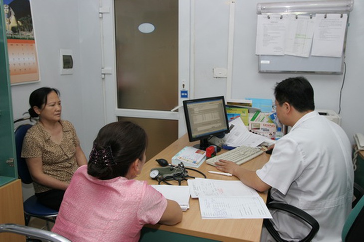 Ứng dụng công nghệ thông tin trong kê đơn - quản lý thuốc. Ảnh: Trần Minh