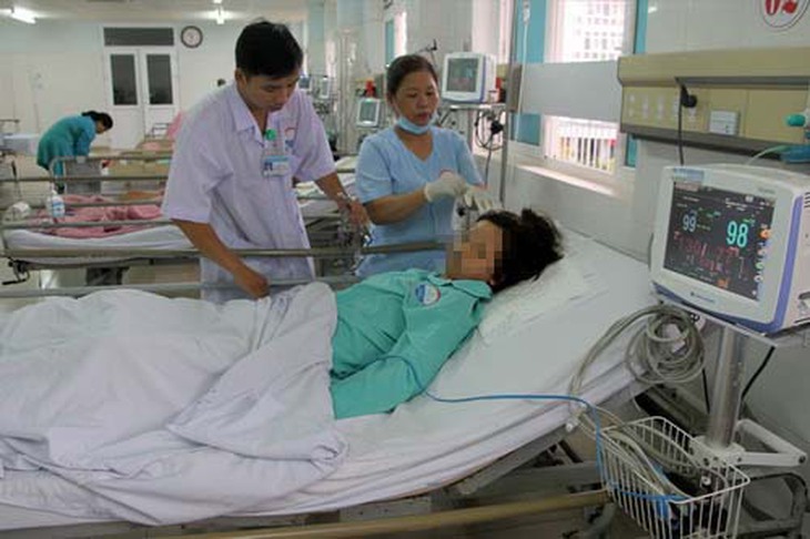 Chăm sóc bệnh nhân tại Khoa Hồi sức chống độc, BV đa khoa tỉnh Quảng Trị.