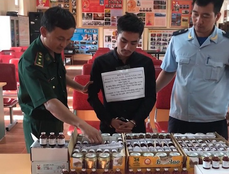 Bắt giữ đối tượng Phan Tuấn Anh vận chuyển số lượng lớn chất ketamin - một dạng ma túy đá qua biên giới.