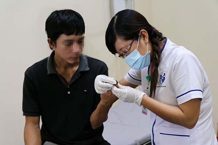 Khi có biểu hiện mắc bệnh về da cần đến cơ sở y tế để được khám và điều trị.