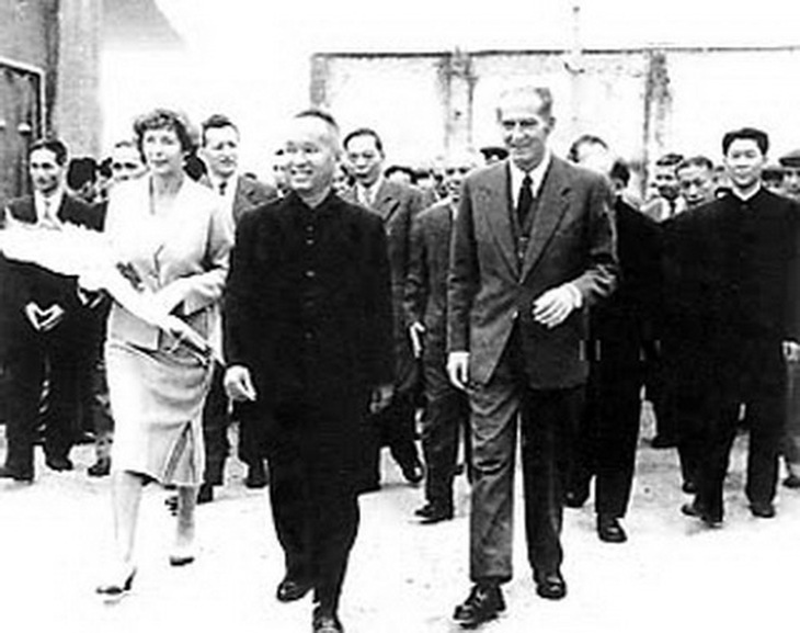 Bộ trưởng Bộ Y tế Phạm Ngọc Thạch tiếp đón đoàn ngoại giao Pháp tại Việt Nam.