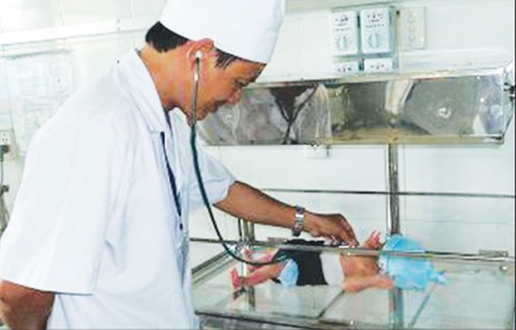 Chăm sóc trẻ sơ sinh tại Trung tâm Y tế Hải Châu - Đà Nẵng.