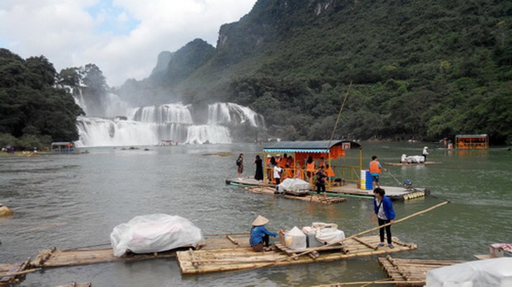 Thác Bản Giốc (ba tầng).