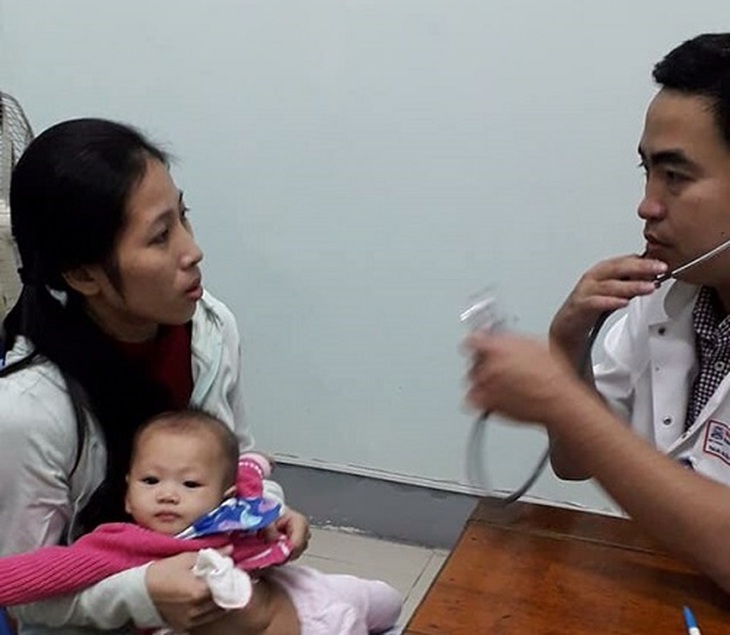 Khám cho bệnh nhân tại BV thị xã Kỳ Anh