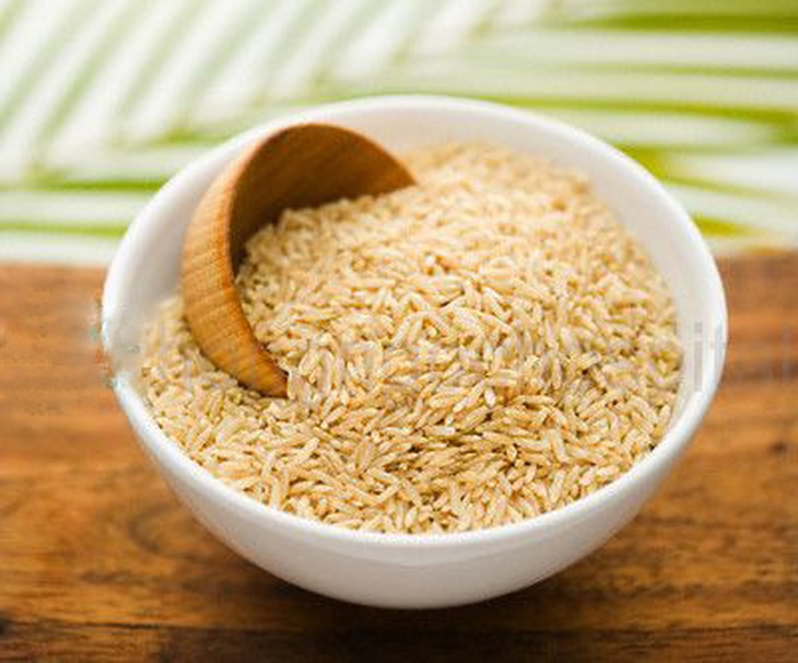 Mầm lúa mạch chứa nhiều vitamin B2, B5... làm thúc đẩy  lưu thông máu khiến cơ thể không bị tiết dầu quá nhiều.