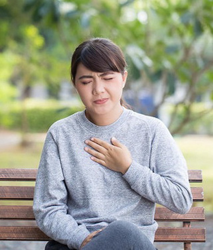 Thời tiết chuyển lạnh dễ khiến bệnh hen suyễn nặng lên.