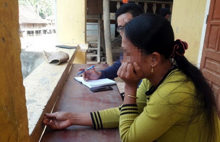 Một phụ nữ ở xã Hữu Kiệm (Kỳ Sơn, Nghệ An) vừa trở về từ Trung Quốc sau khi bán con. Ảnh: báo NA