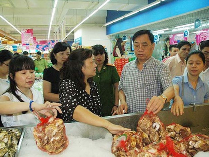 Kiểm tra an toàn thực phẩm tại Hà Nội.