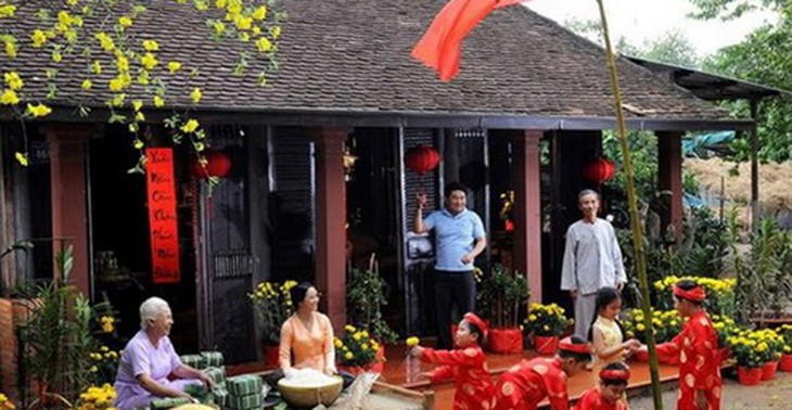 Các phong tục cổ truyền ngày Tết luôn được mọi người gìn giữ...