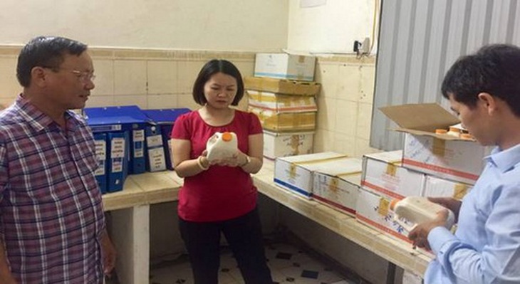 Lãnh đạo Cục ATTP kiểm tra hậu kiểm ATTP tại Hưng Yên.