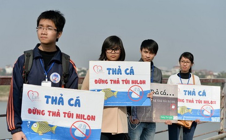 Thông điệp: Thả cá, đừng thả rác.