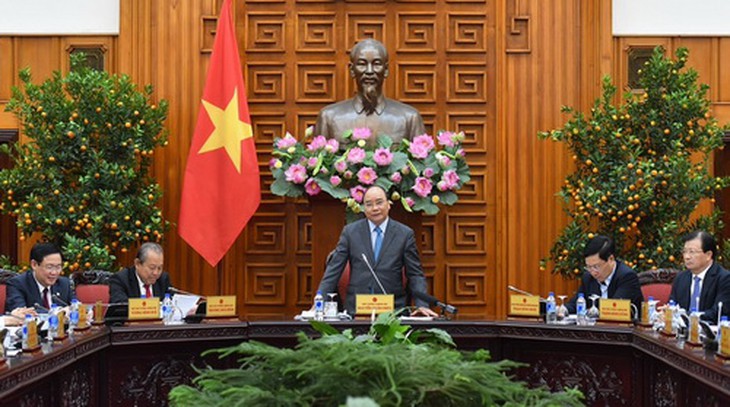 Thủ tướng Nguyễn Xuân Phúc phát biểu chỉ đạo tại cuộc họp.