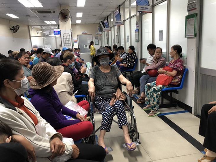 Bệnh nhân chờ khám bệnh tại BV Truyền máu Huyết học TP. HCM