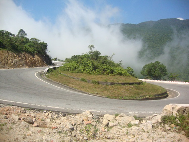 Khúc rẽ trên đèo.