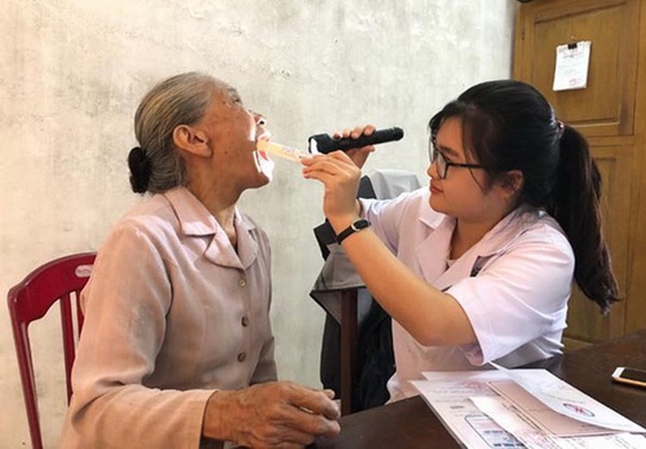 Một số bệnh lý răng miệng ở người cao tuổi.