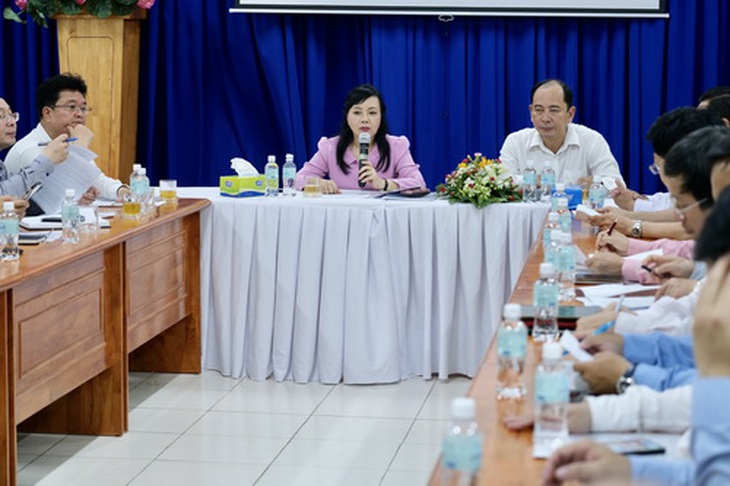 Bộ trưởng Bộ Y tế trong buổi làm việc với đại điện các trạm y tế điểm tại TP.HCM chiều 23/4.