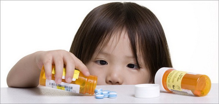 Luôn phải để thuốc xa tầm với của trẻ.