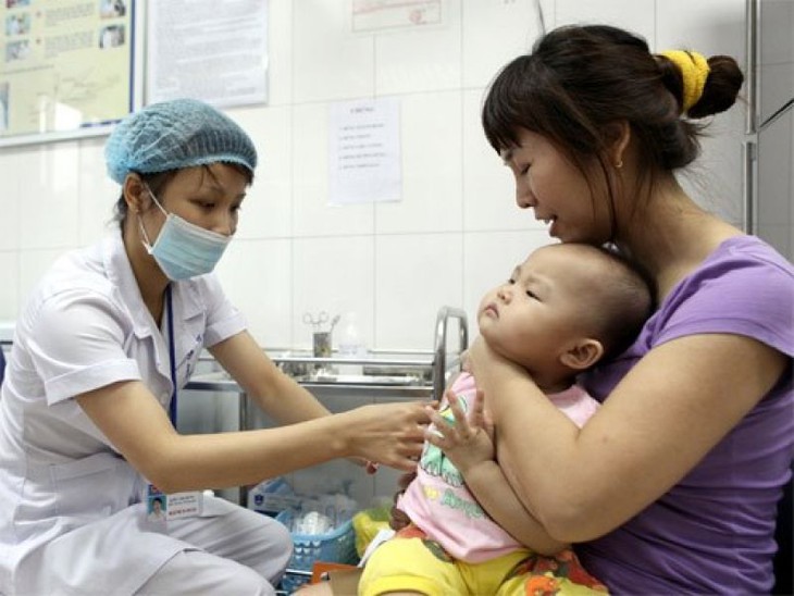 Cách tốt nhất để phòng ho gà ở trẻ là tiêm phòng vắc- xin.