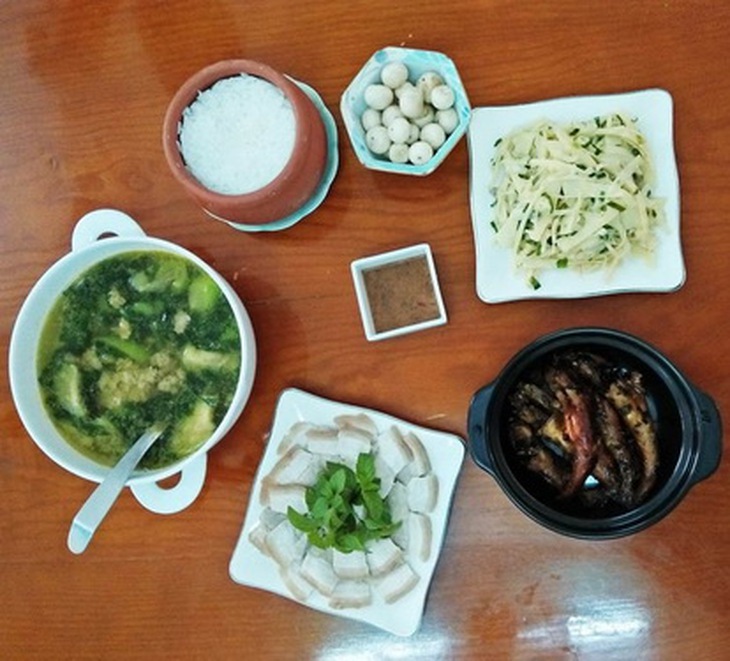 Giai đoạn hồi phục sau phẫu thuật, người bệnh cần chế độ ăn nhiều protein và calo để tăng nhanh thể trọng và vết thương mau lành.