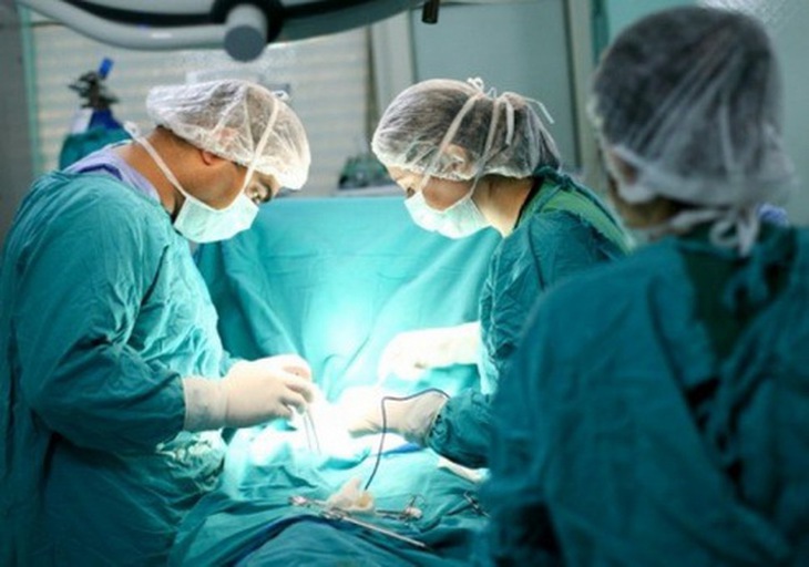 Hẹp động mạch cảnh có thể được điều trị bằng phẫu thuật.