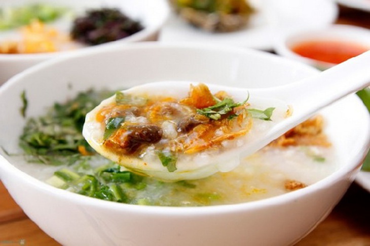 Cháo sò biển bổ âm, điều kinh, bổ gan thận, ích tinh huyết, trị tăng huyết áp, xơ vữa mạch, đau lưng mỏi gối, tiểu tiện sót.