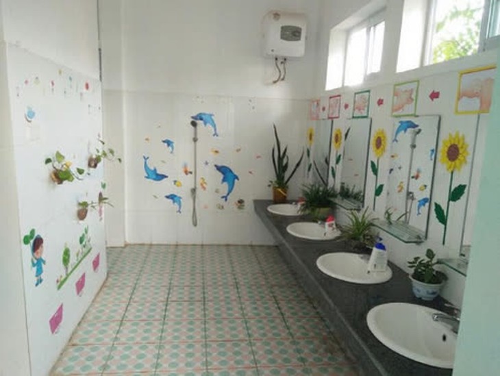 Nhà tiêu hợp vệ sinh sẽ giúp trẻ được sống trong môi trường trong sạch và phát triển sức khỏe.