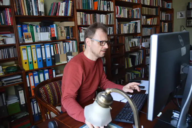 Nhà thơ Sándor Halmosi.