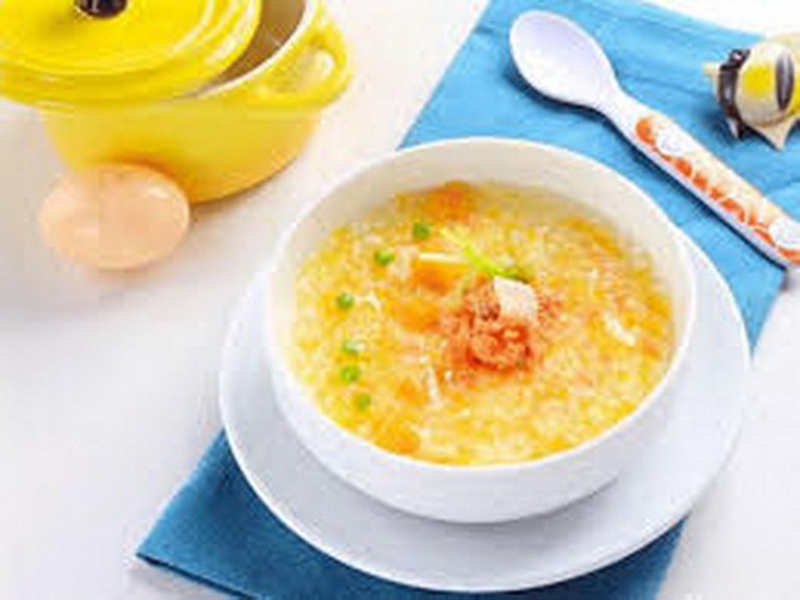 Khi trẻ bị ho nên cho trẻ ăn súp vừa dễ tiêu và đầy đủ dưỡng chất.