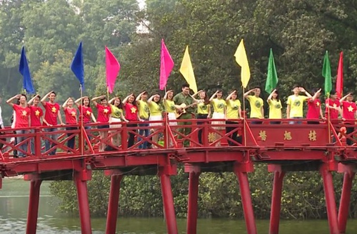 MV Tiến về Hà Nội có phong cách trẻ trung, hiện đại được nhiều người yêu thích.