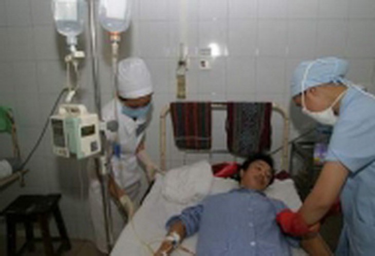 Điều trị cho bệnh nhân tại Bệnh viện Phổi TW. Ảnh: TM